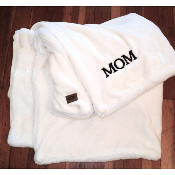 UNUSED "MOM" Soft WHITE Faux Fur UGG BLANKET Reversible 50x72 Authentic - Picture 1 of 8